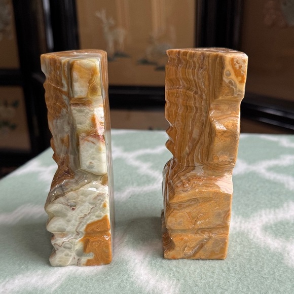 Carved Stone Bookends - Brown and Cream tribal figures - Picture 4 of 9